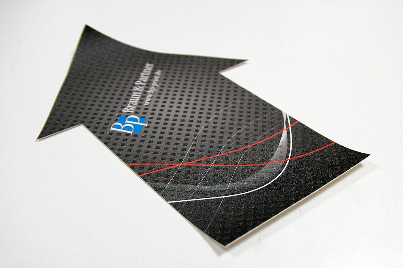 Fussbodenfolie bedruckt und Kontur geschnitten.